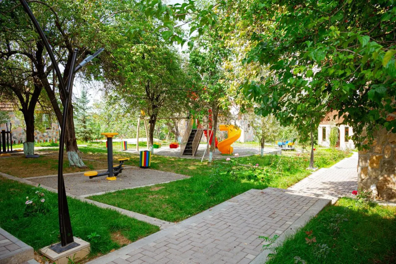 Qachaquch Forest