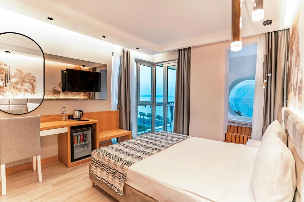 PEARLY HOTEL
