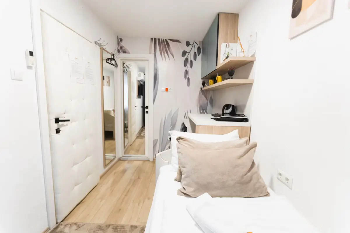Cozy Solo Studio