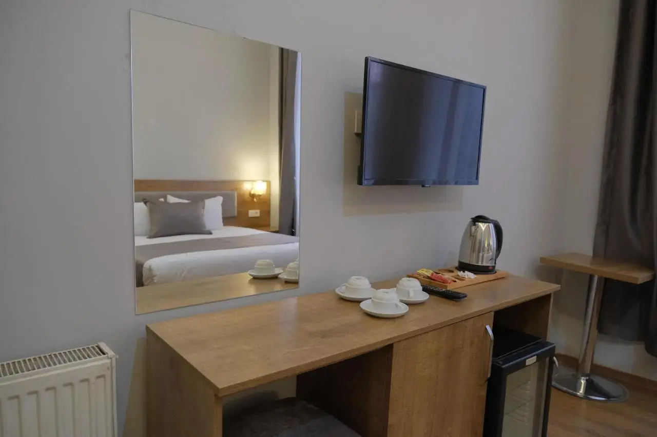 Adamantides Hotel