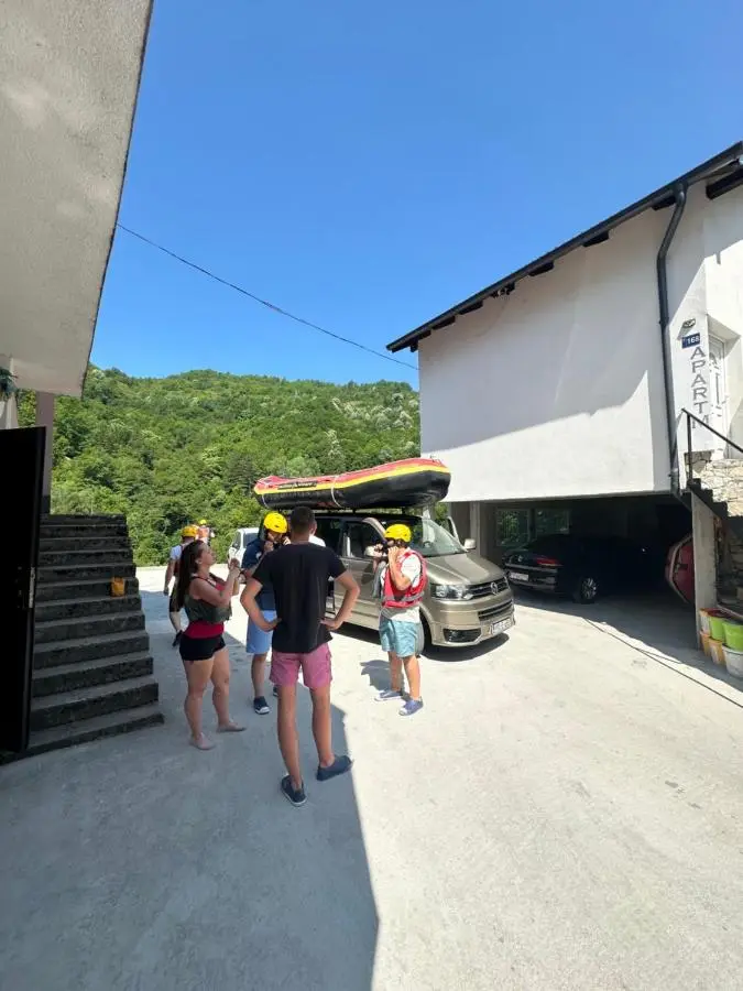 Hostel Raft Neretva