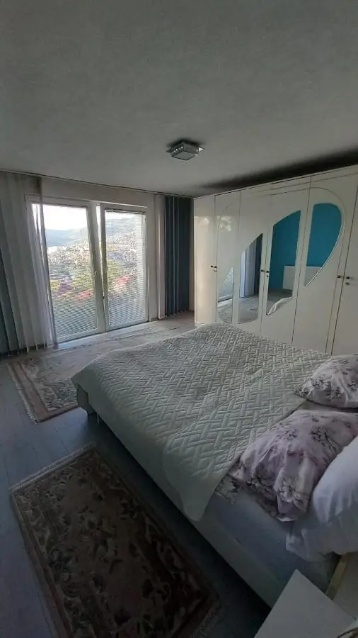 Lari and Klo Apartments