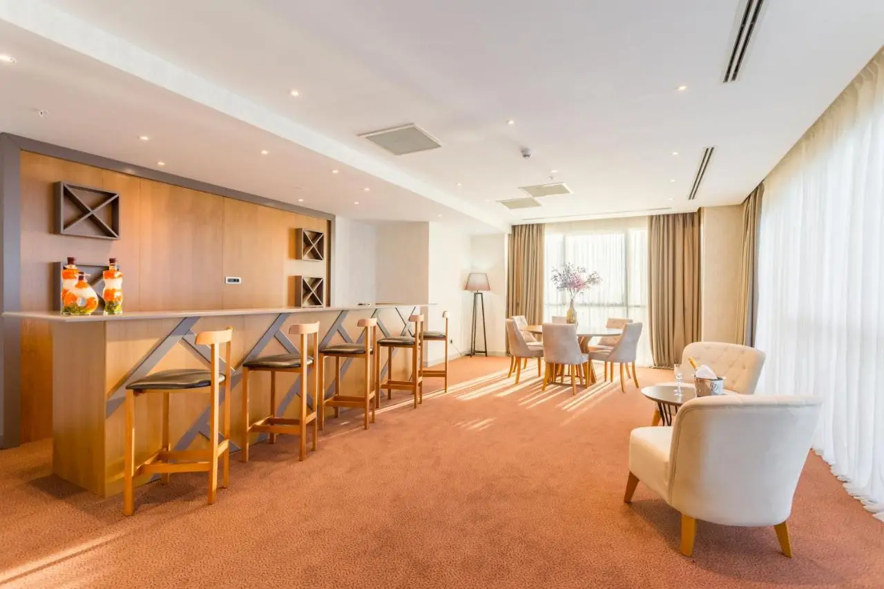 The Grand Gloria Hotel