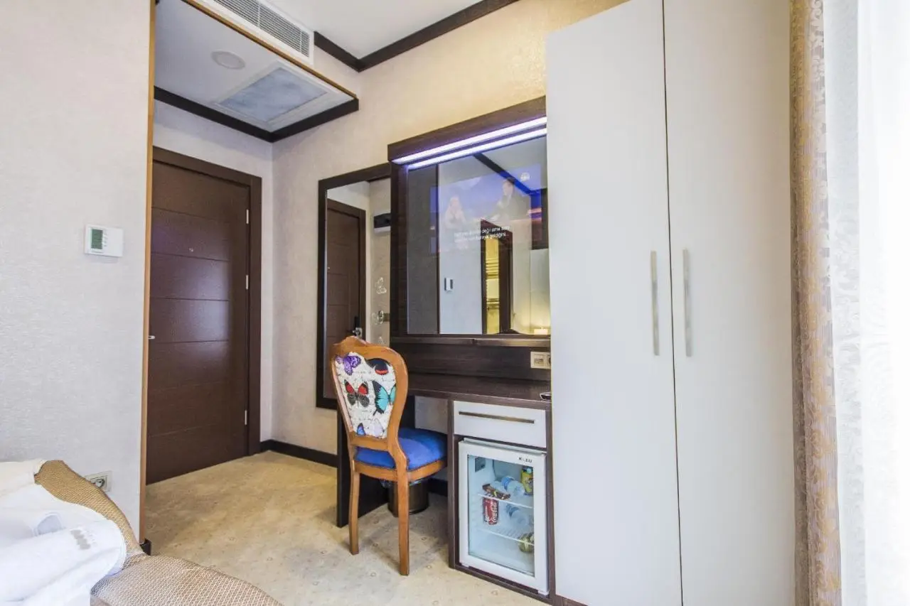 La Pazza Suites