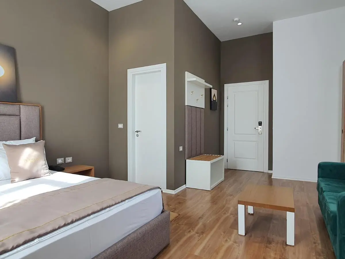 HEIRESS Hotel