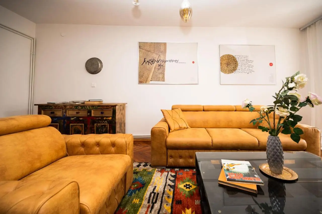 Authentic Design 2BDR Apartment in Old Town