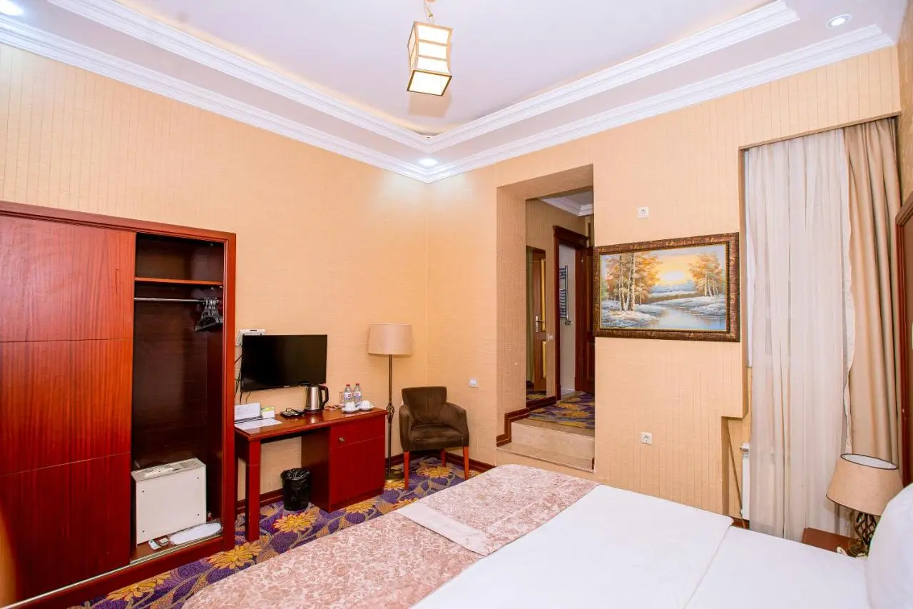 Clover Hotel F1 View