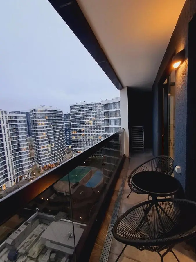 Bright Apart Near the Park Bedroom and Living