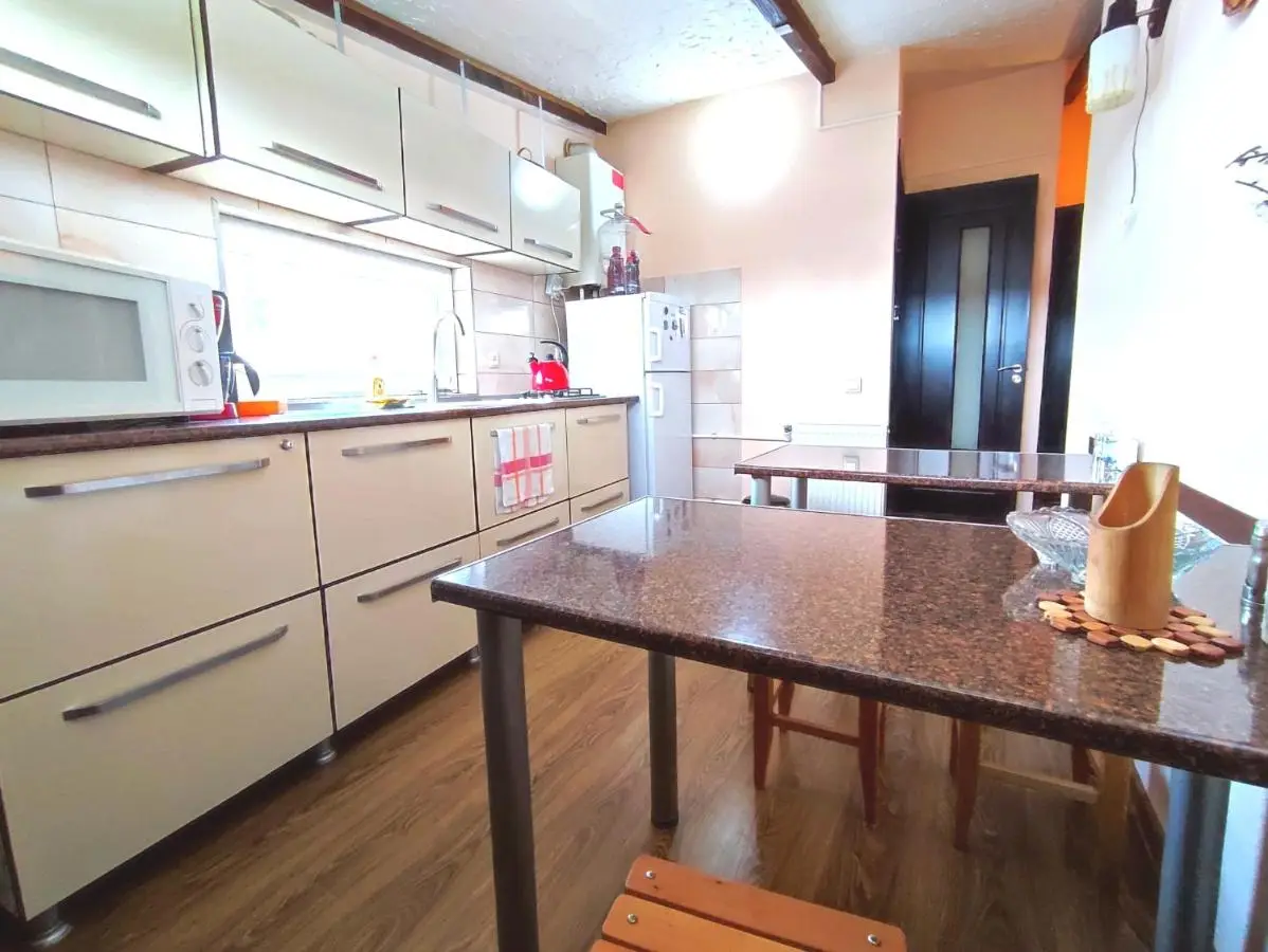 G&L APARTMENTS