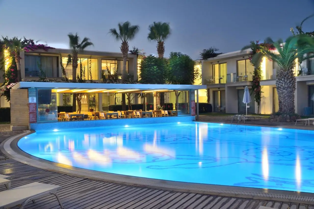 Lugga Boutique Hotel & Beach