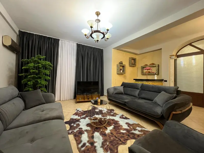 Elly Apartment