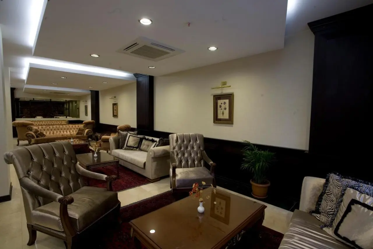 Maywood Hotel