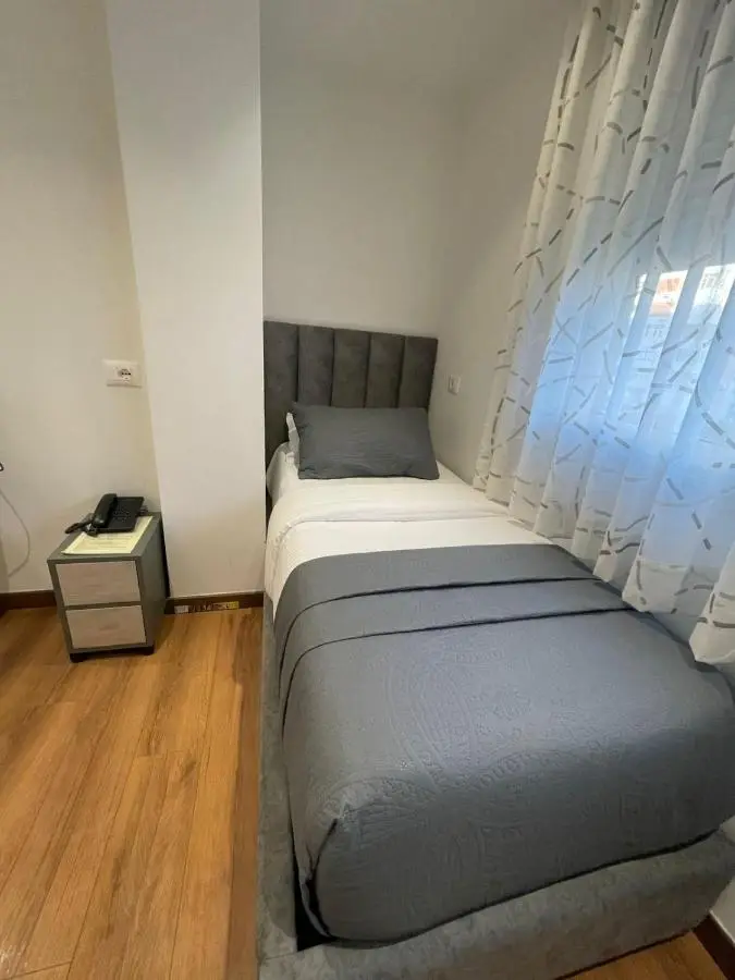 Peaky Hotel