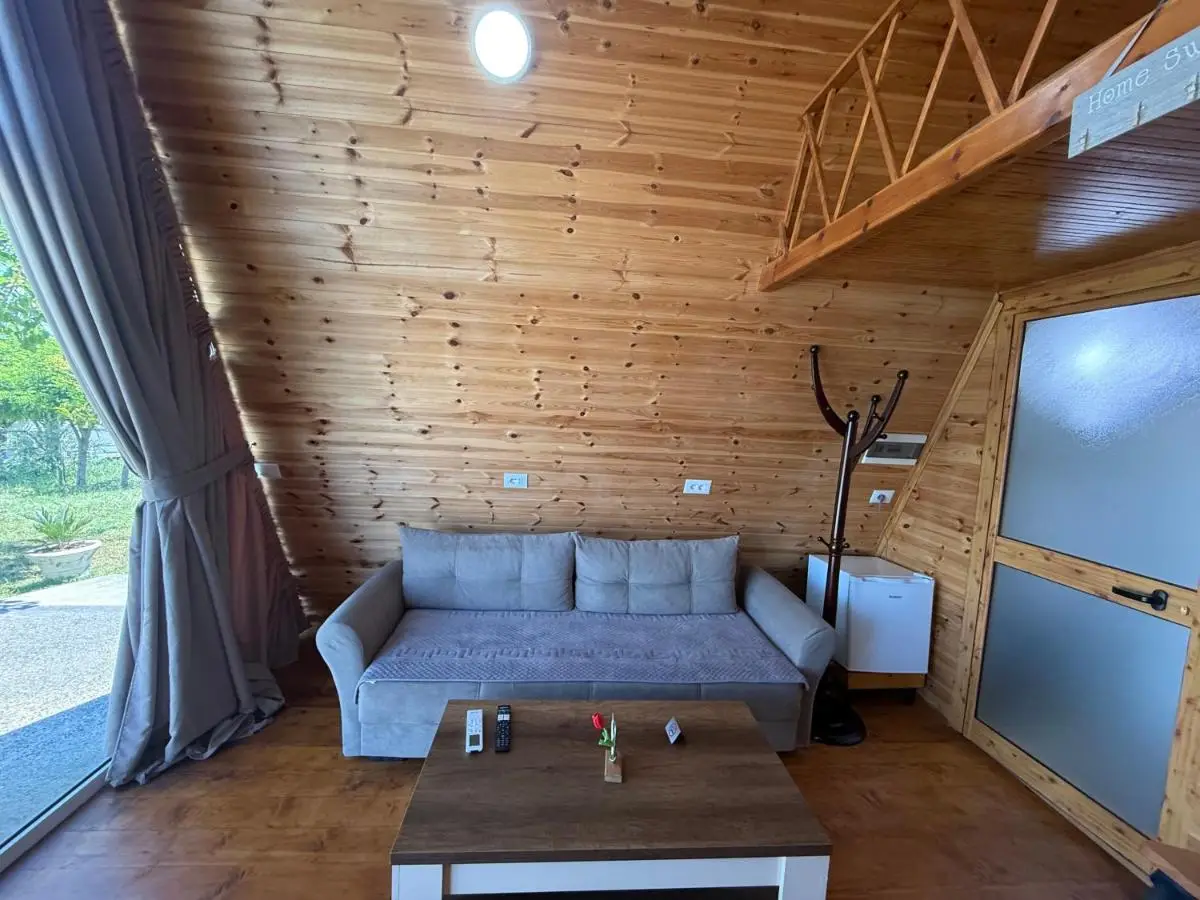 Alex's House Shirokë