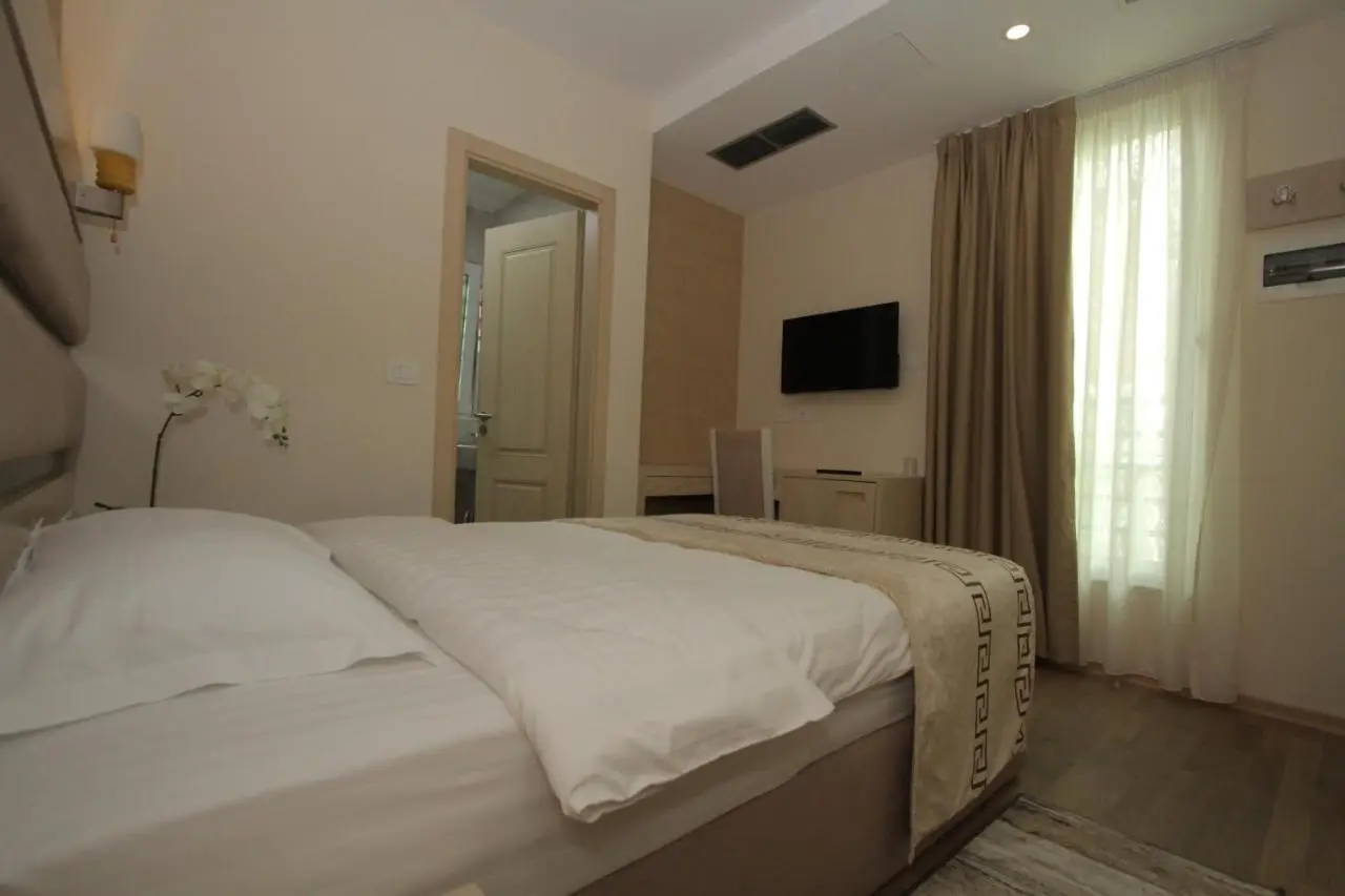 Capital Tirana Hotel Bruçi