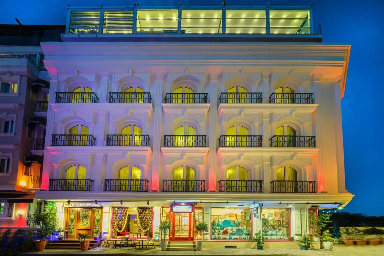The Magnaura Palace Hotel
