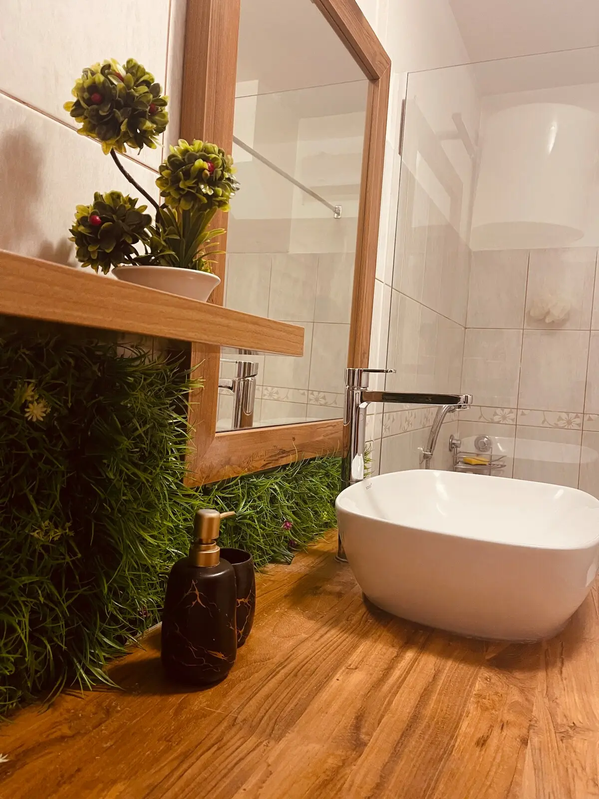 DeluxeSuite, Full Kitchen, KingSize Bed, AC WiFi