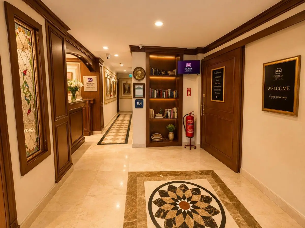 GLK PREMIER The Home Suites & Spa