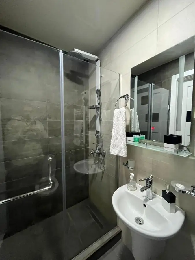 Luxury 6BR 240sqm Apartment in Vere Tower Perfect for Groups in Tbilisi