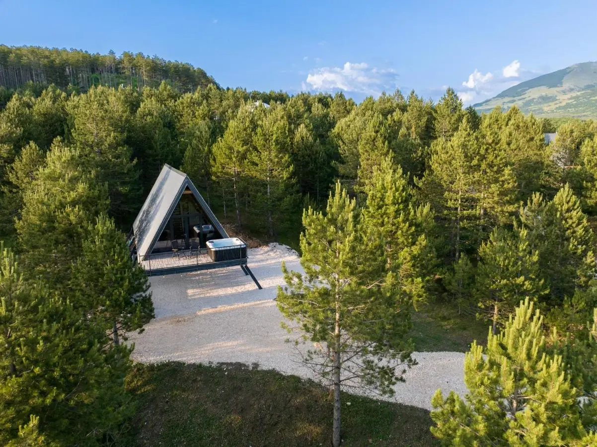 Continental Adventure Resort - Mountain Escape & Glamping