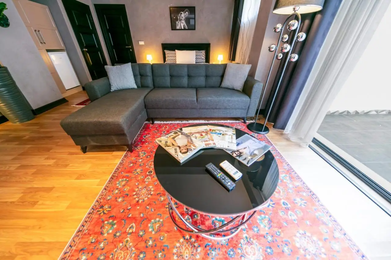 Hexa Suites Hotel