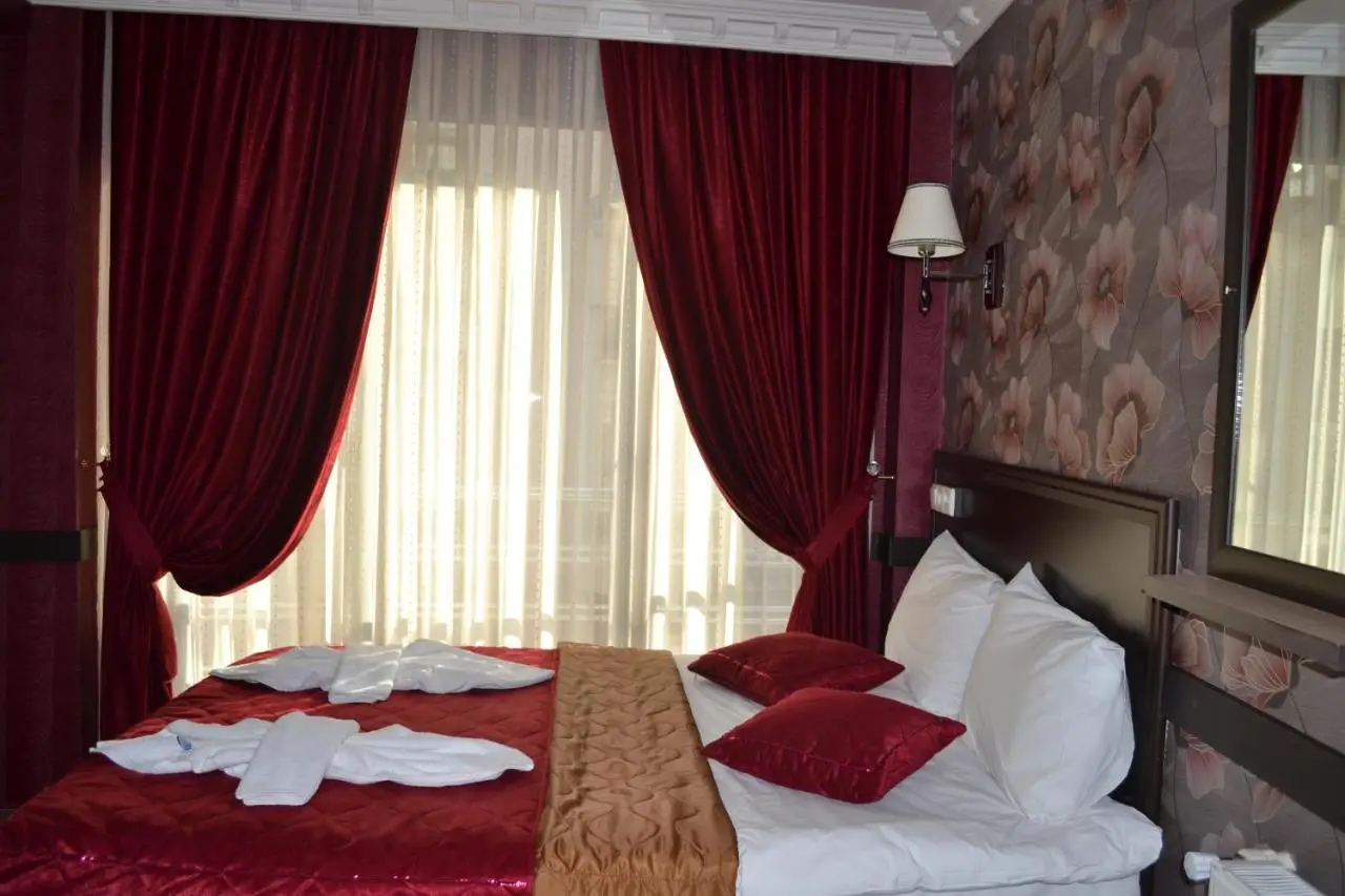 Ares Hotel