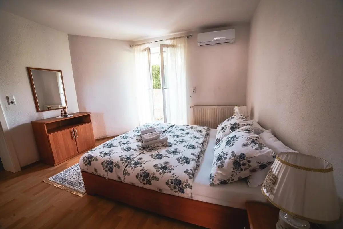 Go2Bihac Villa, 8 bedrooms, 7 bath, 10 aircon.