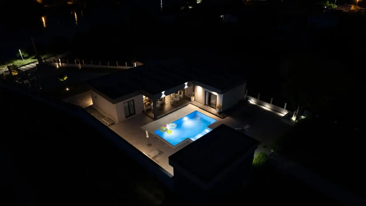 Villa TORO Velvet