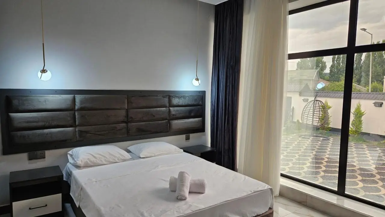 Luxury Milan Mountain Ponoramic Villa, indoor heated pool and jacuzzi with mountain view