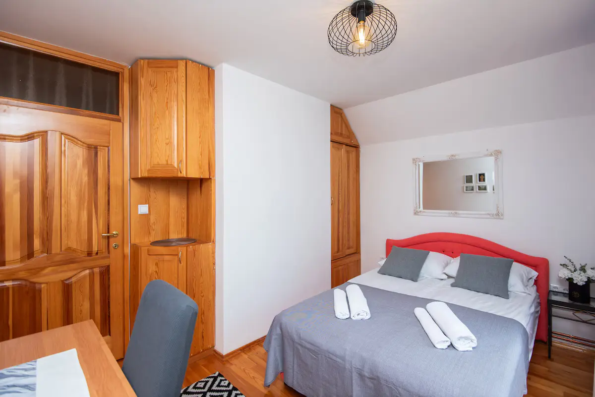 6BDR Holiday Nest - Green Aris