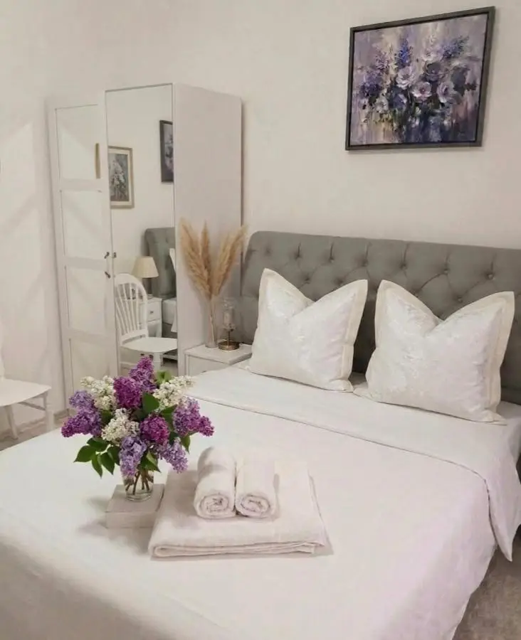 2-bedroom the entire apartment Very central Location 3 minutes walk to central square, Kolkha Fountain