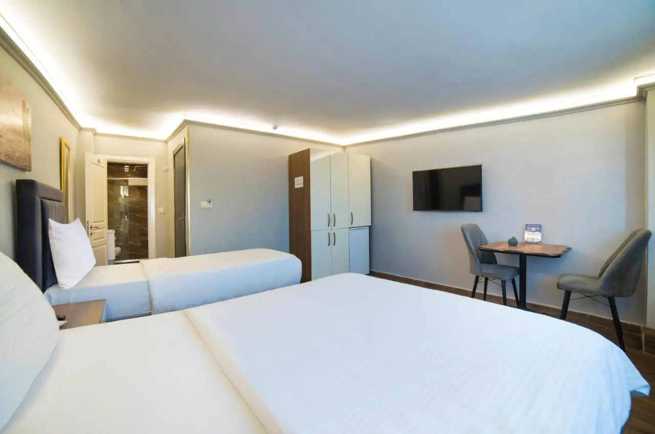Zendy Suite Hotel