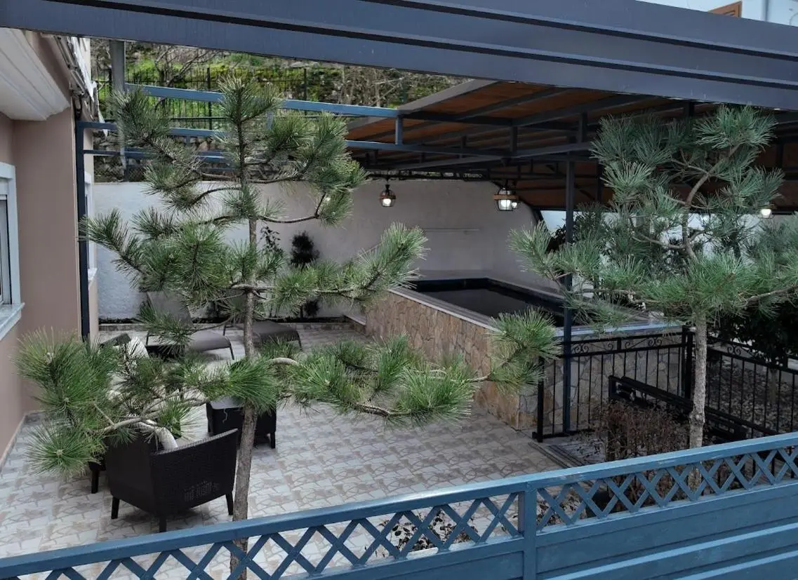 Lake Retreat Villa