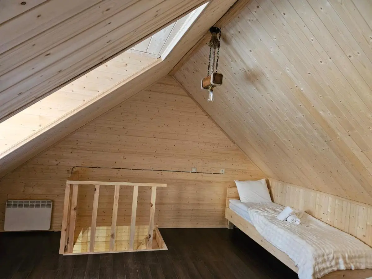 Tatu's wooden hut