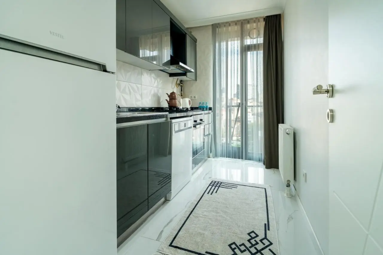 Roni Apartments, Close to the metro and parking