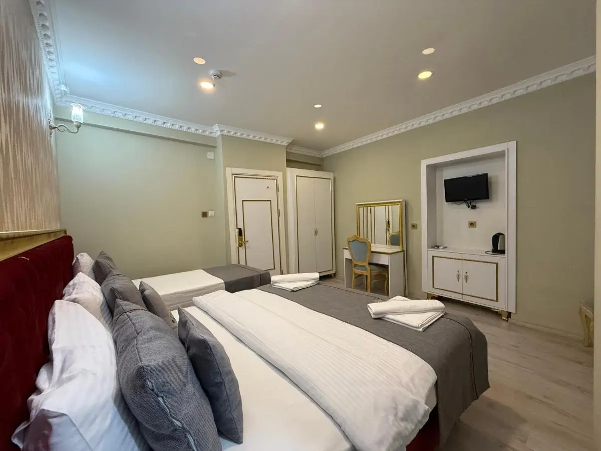 RHYTHM HOTEL