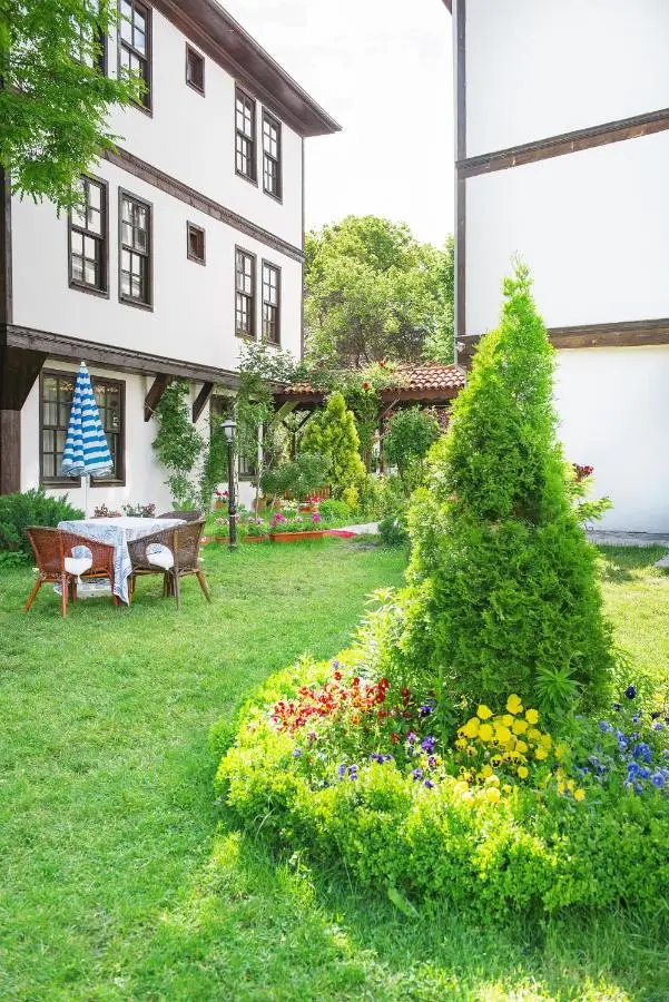 Uğurlu Konakları