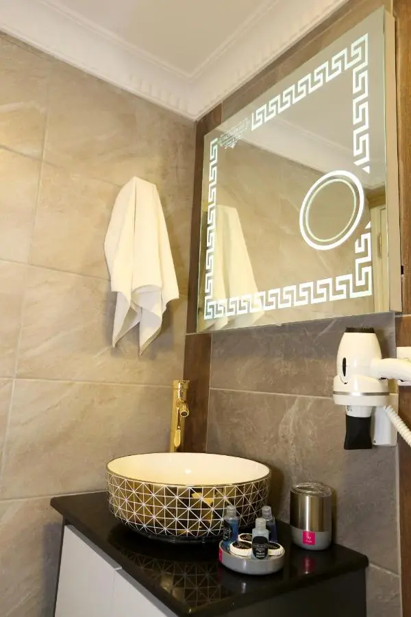 Grand Moon Hotel Suites