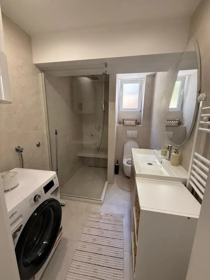 Apartment 528