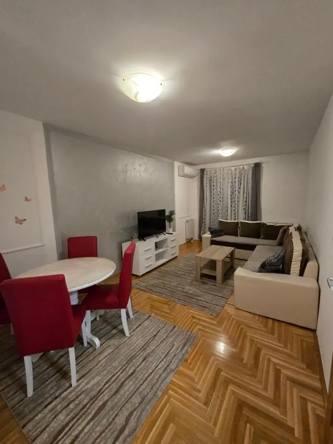 Rejjan Apartments-Spacious 2BR Apartment for 7, Free Parking, Tram to Old Town