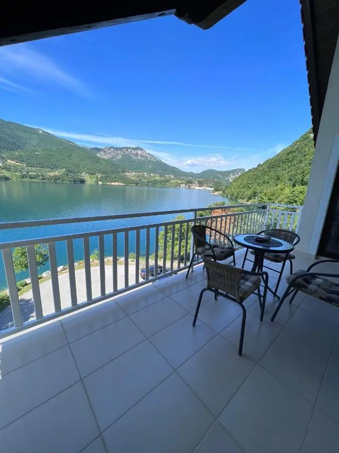 Oaza mira - Apartment with Lake View & Private Pool
