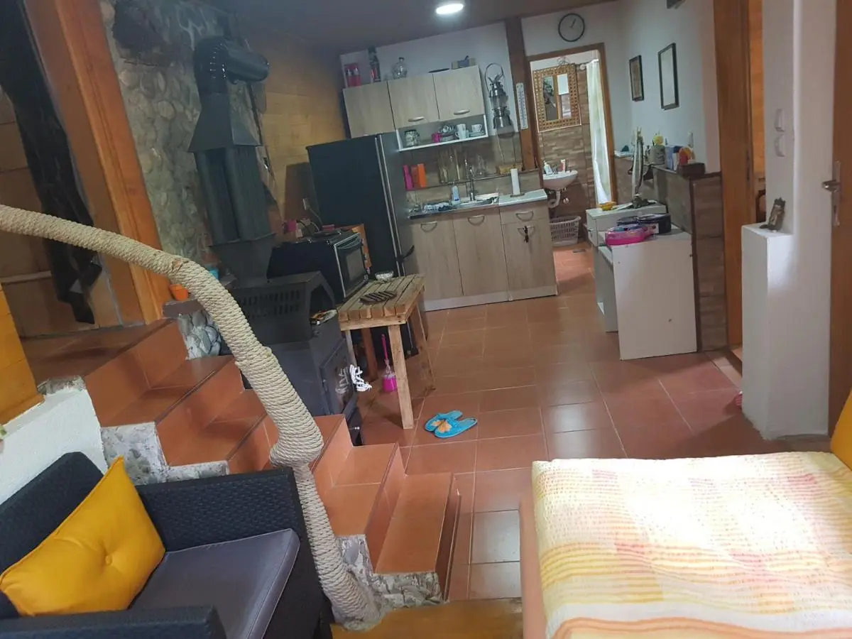 Potok kuca sa bazenom