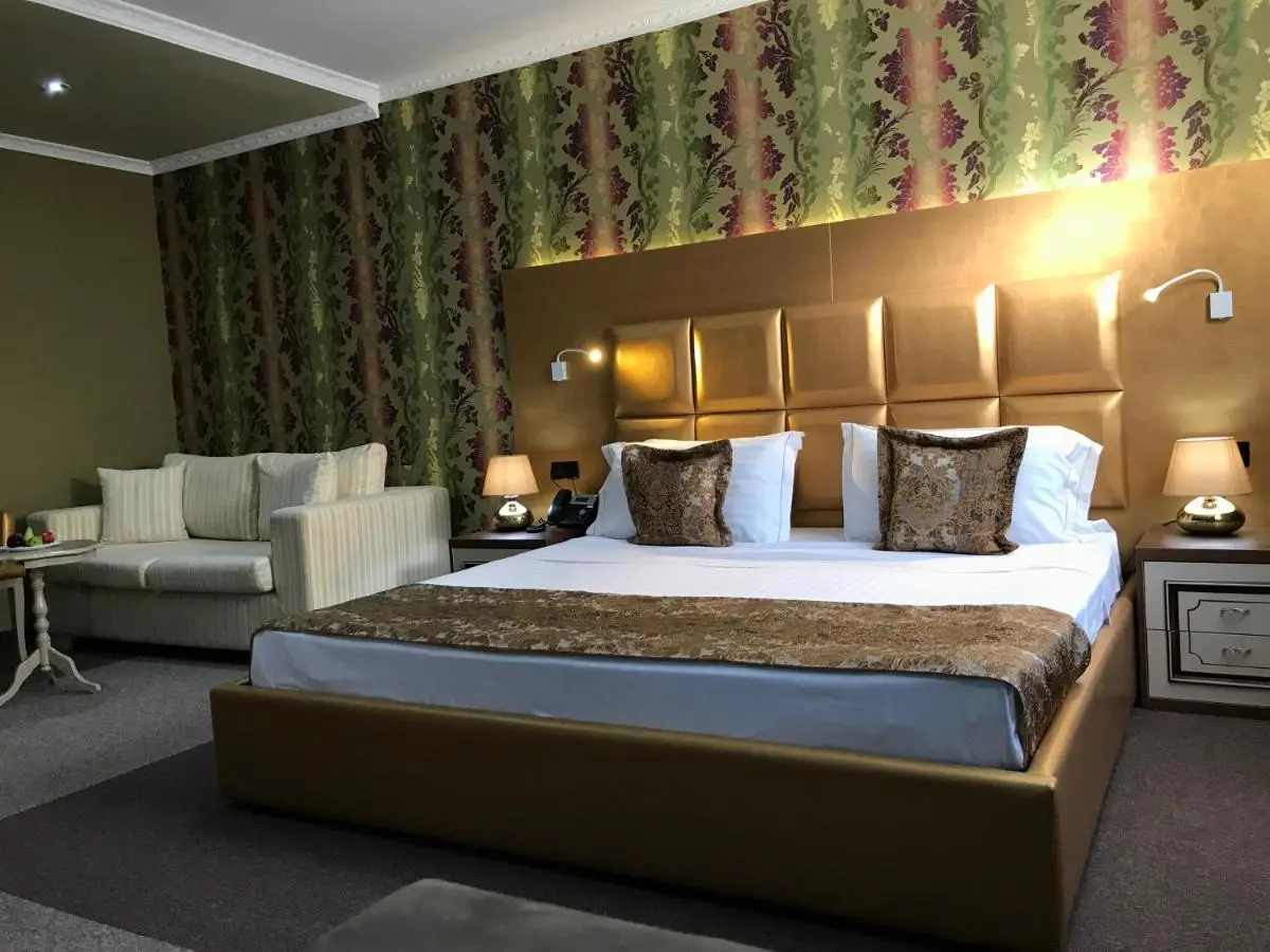 Hotel Deluxe