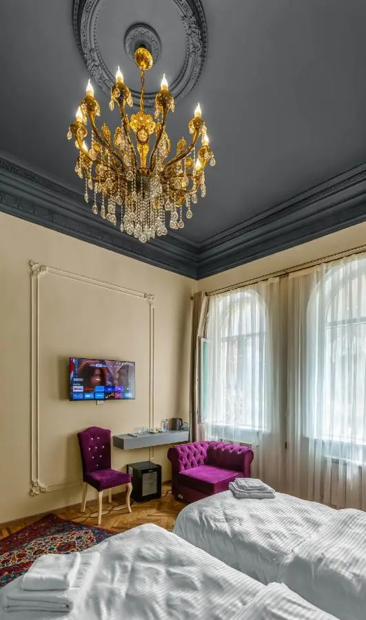 Old Money Boutique Hotel