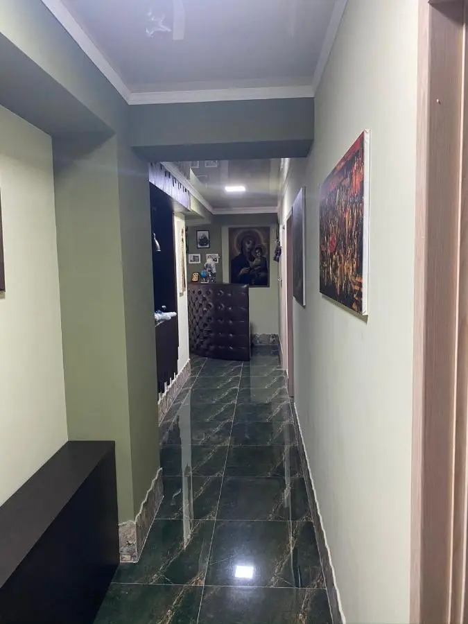 ART HOLE