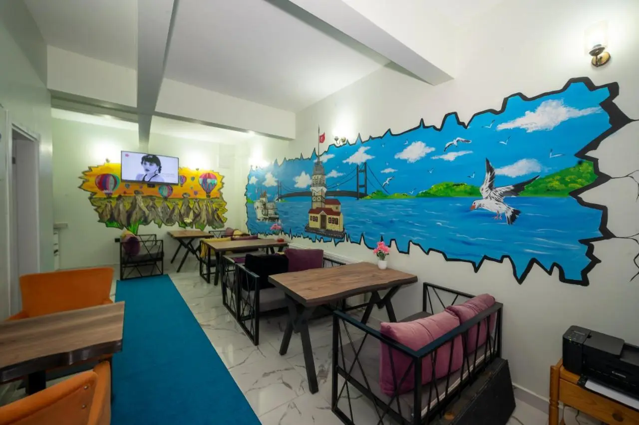 XALİLA HOSTEL & CAFE LADİES ROOM