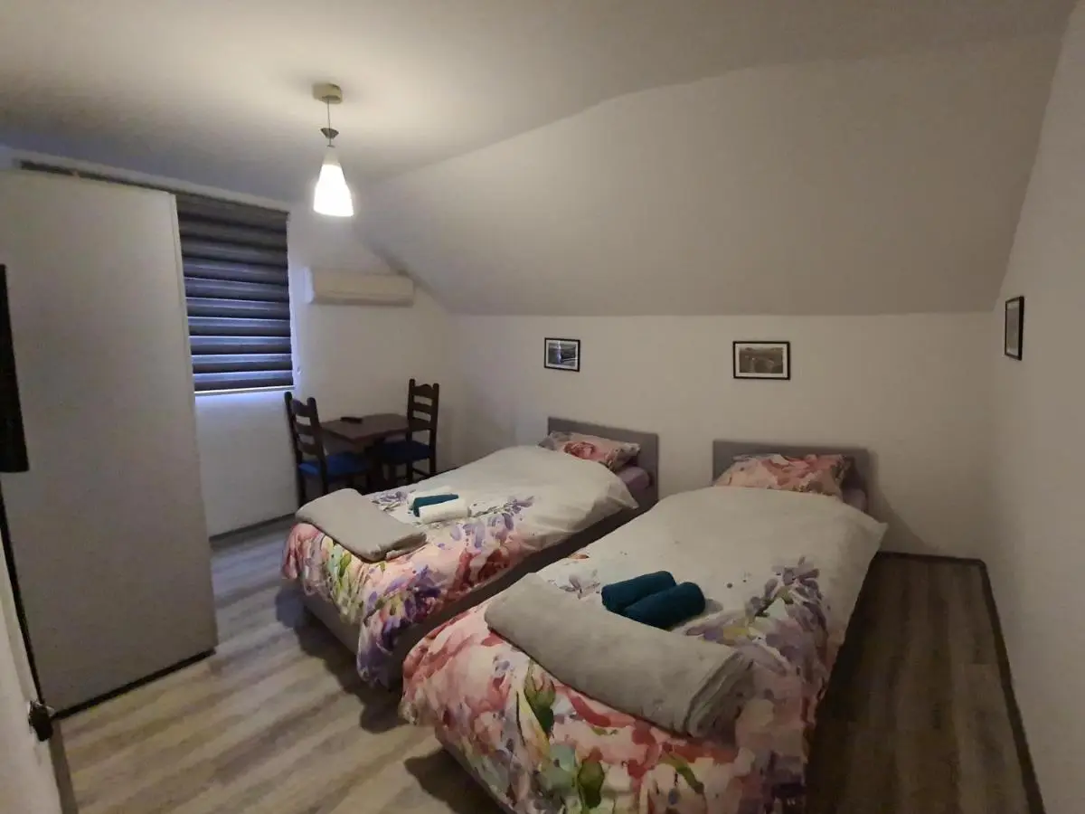 Hostel FM