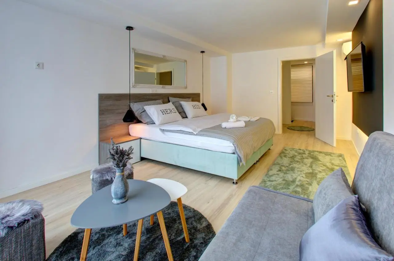 Emerald Apartment