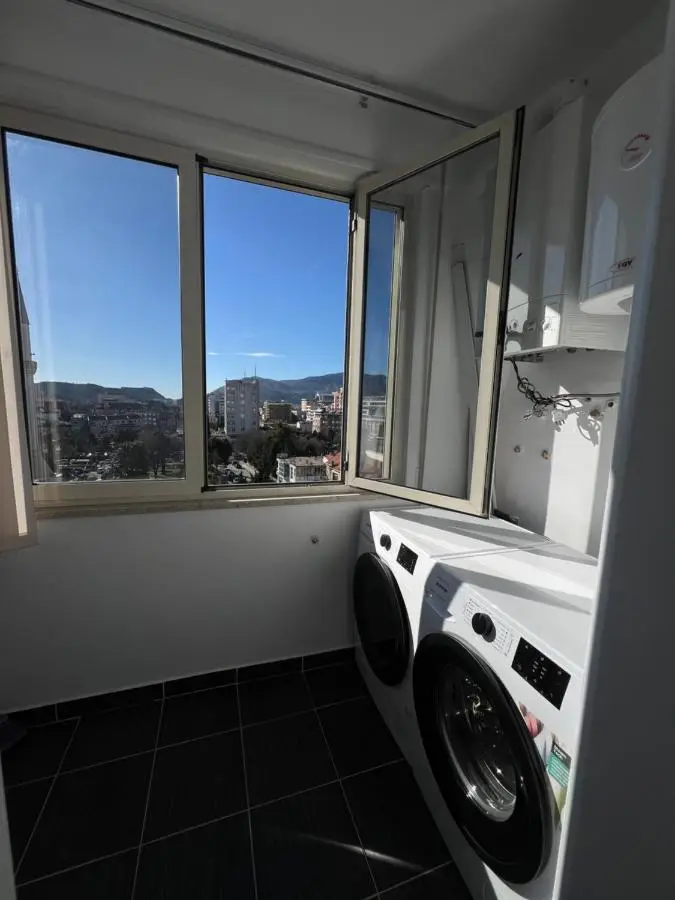 Modern 2BR Apartment ,Balcony,Central Shkoder