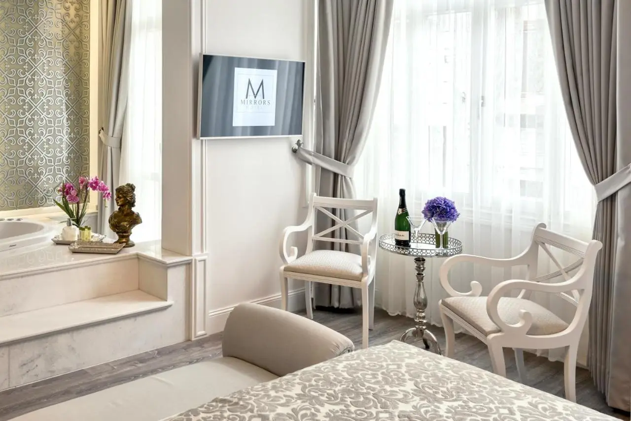 Mirrors Hotel İstanbul Taksim City Center